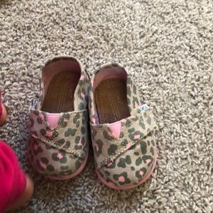 Toms infant shoes